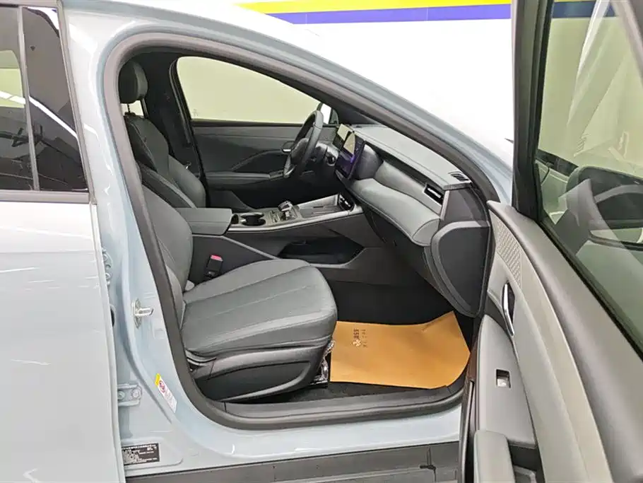 BYD Qin PLUS 2025 DM-i Smart Drive 55KM Leader фото 8