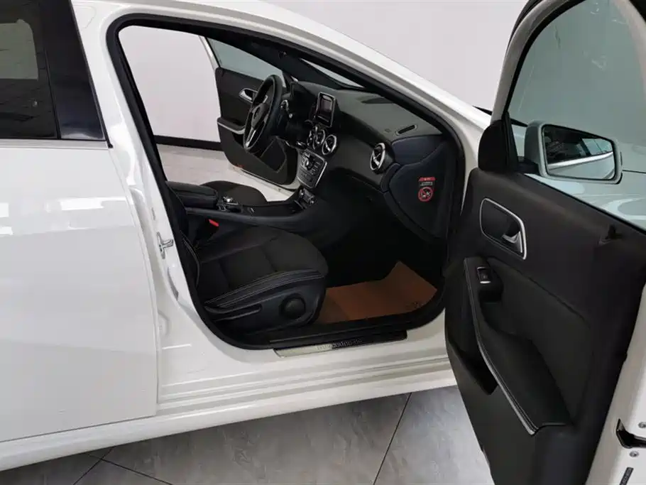 Mercedes-Benz A-Class (Import) 2015 A 180 Standard фото 8