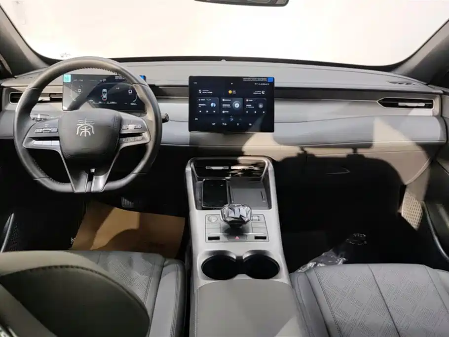 BYD Qin PLUS 2025 DM-i Smart Drive 55KM Leader фото 12