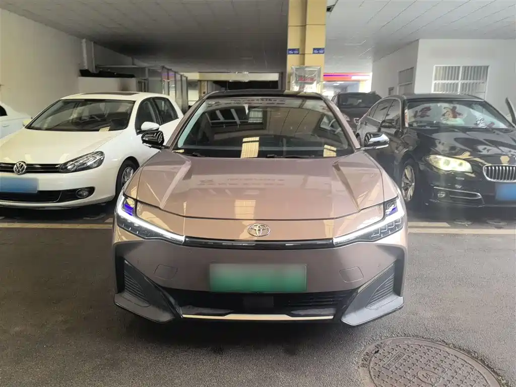 Toyota bZ3 2023 616km Long Range Premium фото 3