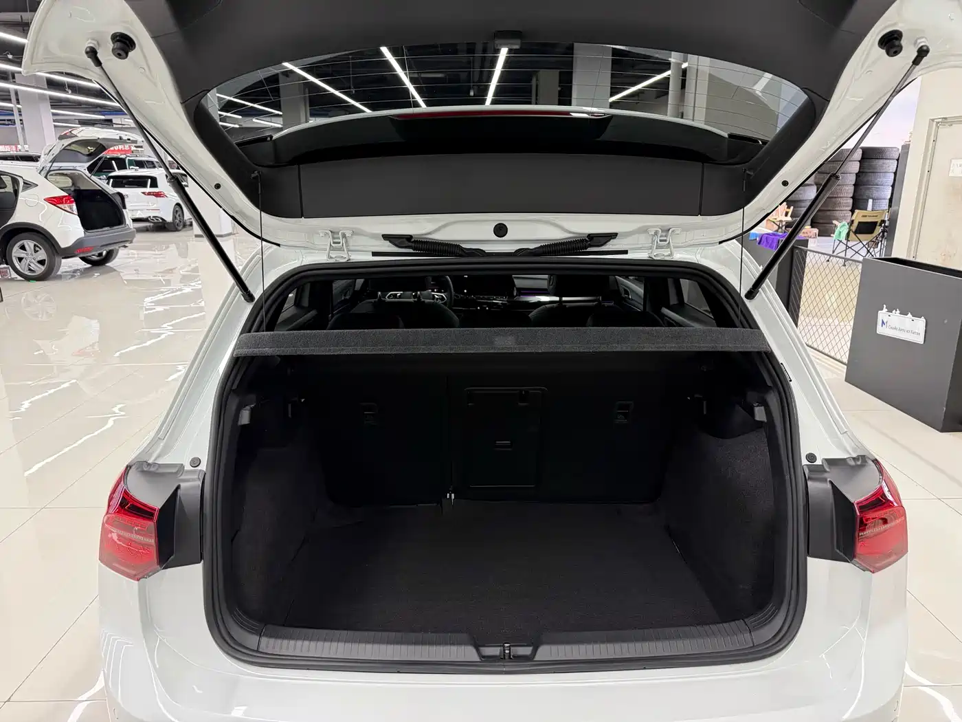 Volkswagen Golf 2023 280TSI DSG R-Line Lite фото 12