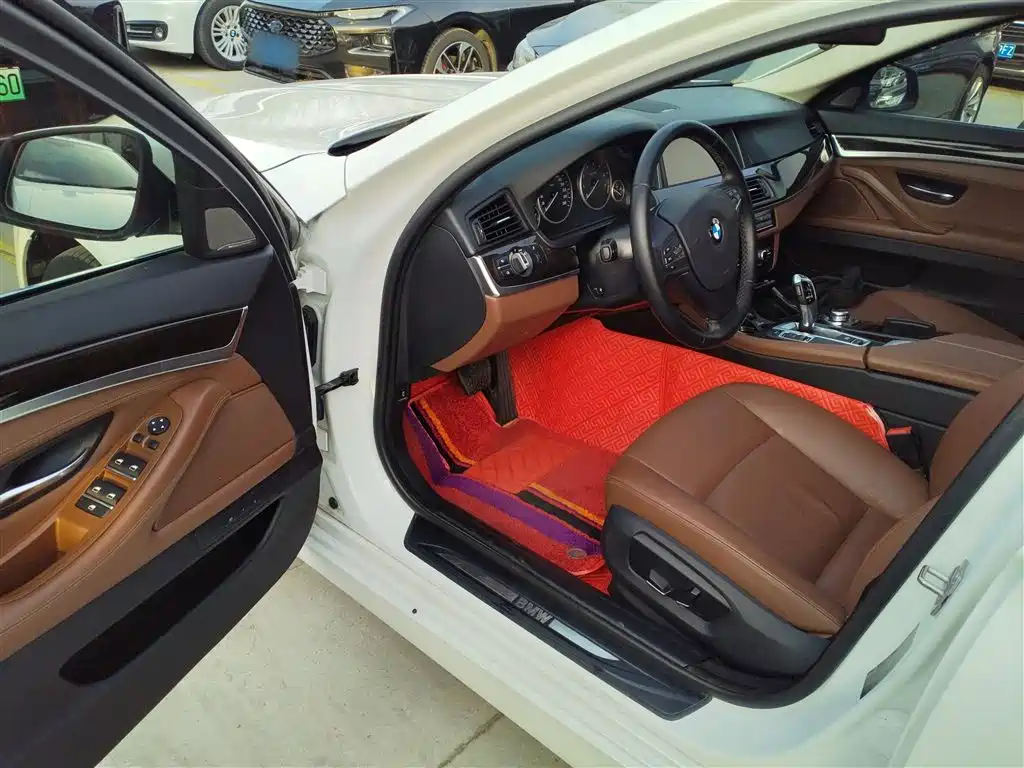 BMW 5 Series 2014 525Li Leading фото 16