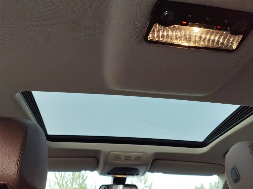 BMW 5 Series 2014 525Li Leading фото 18