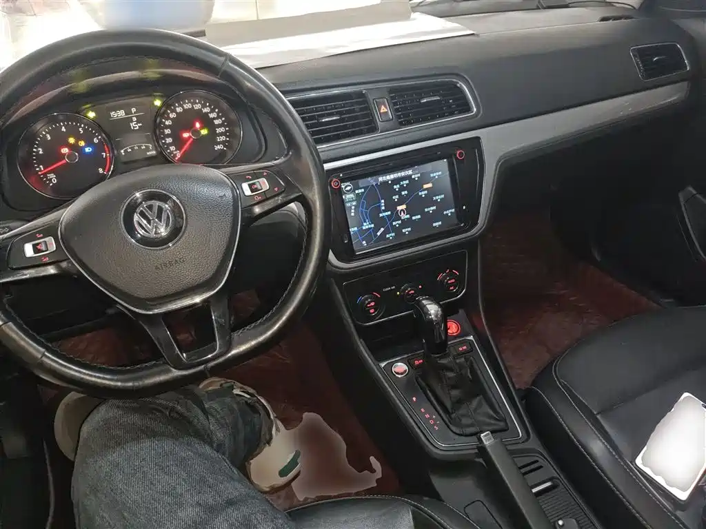 Volkswagen Lavida Tour 2017 180TSI DSG Comfort Edition фото 10