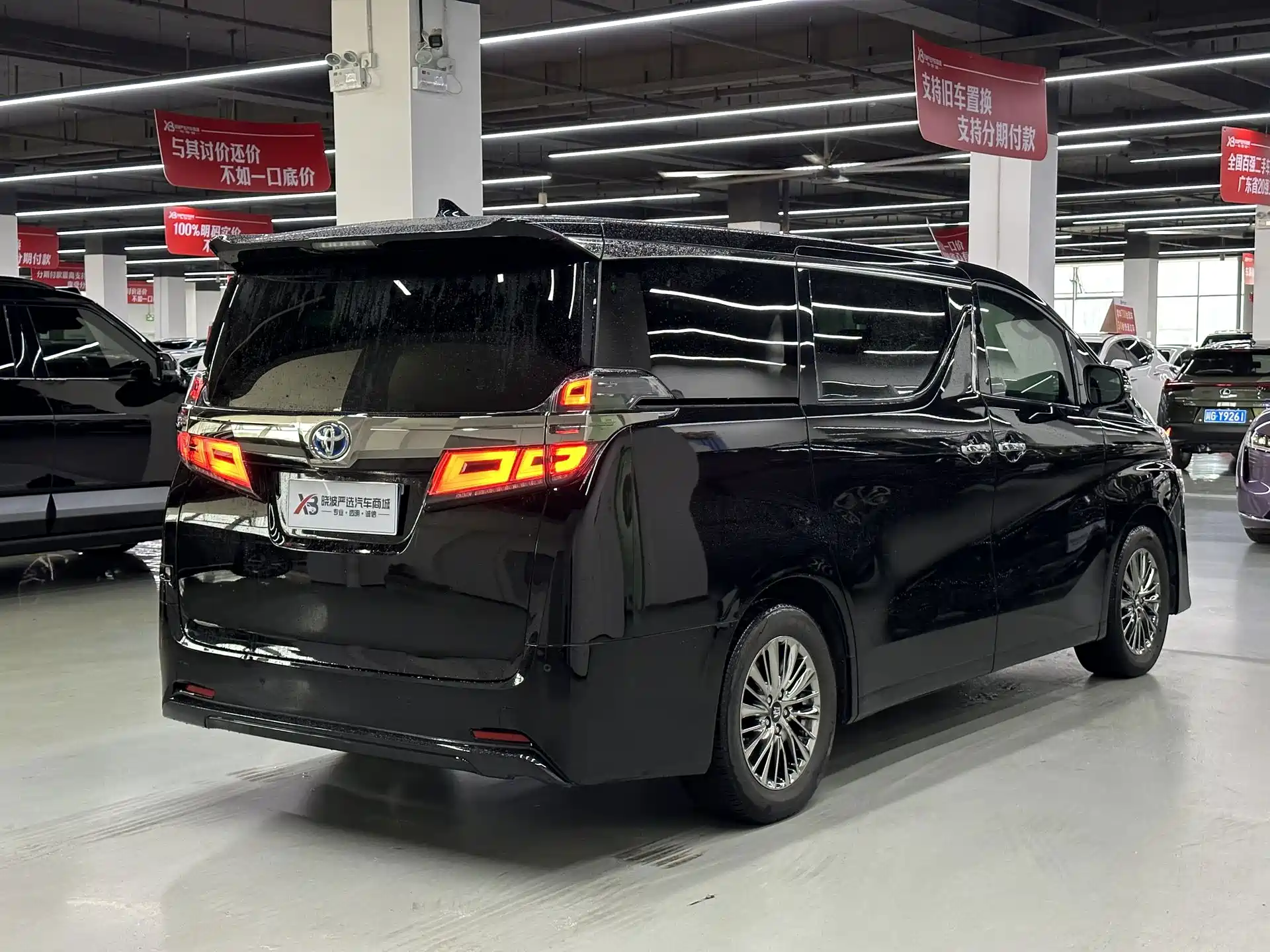 Фото 11 - Toyota Vellfire