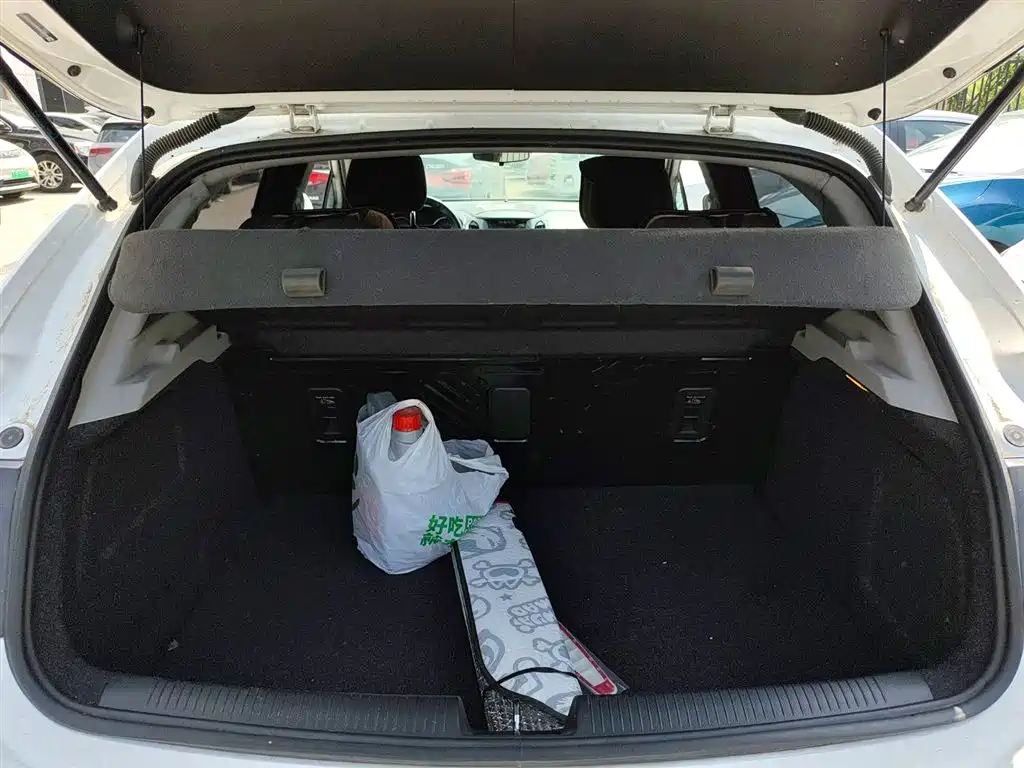 Chevrolet Cruze 2017 1.5L Hatchback Auto Pioneer Sunroof фото 19