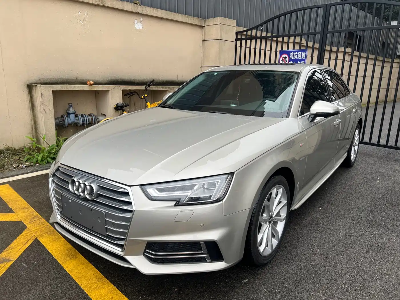 Audi A4L 2018 30th Anniversary 40 TFSI Fashion