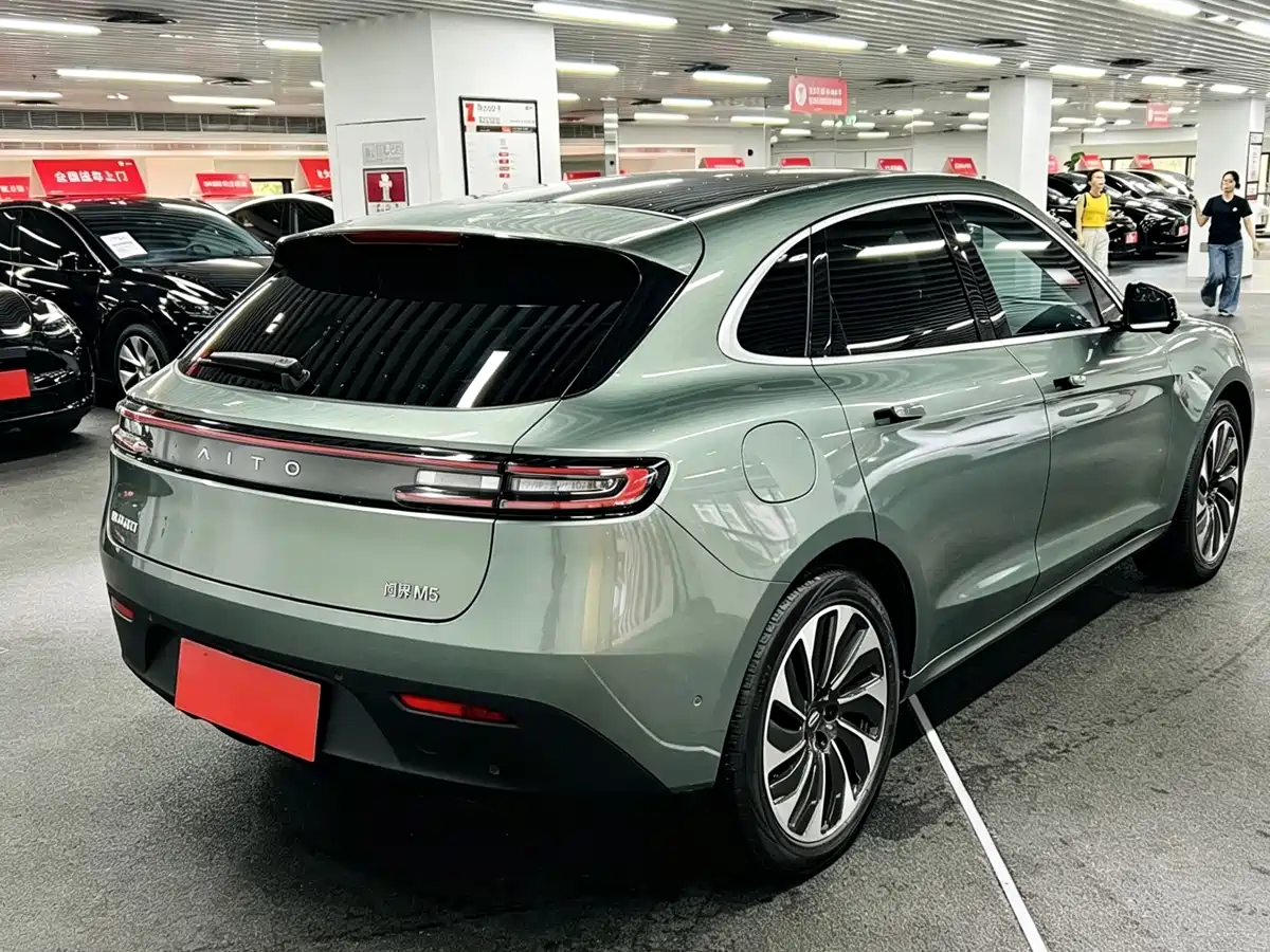 AITO Wenjie AITO M5 2022 Extended Range AWD Performance Edition фото 4