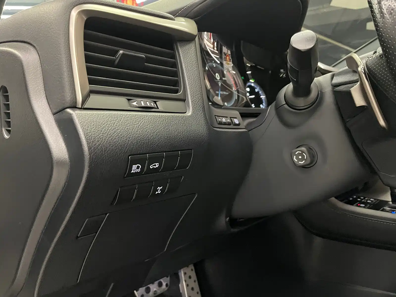 Фото 25 - Lexus RX