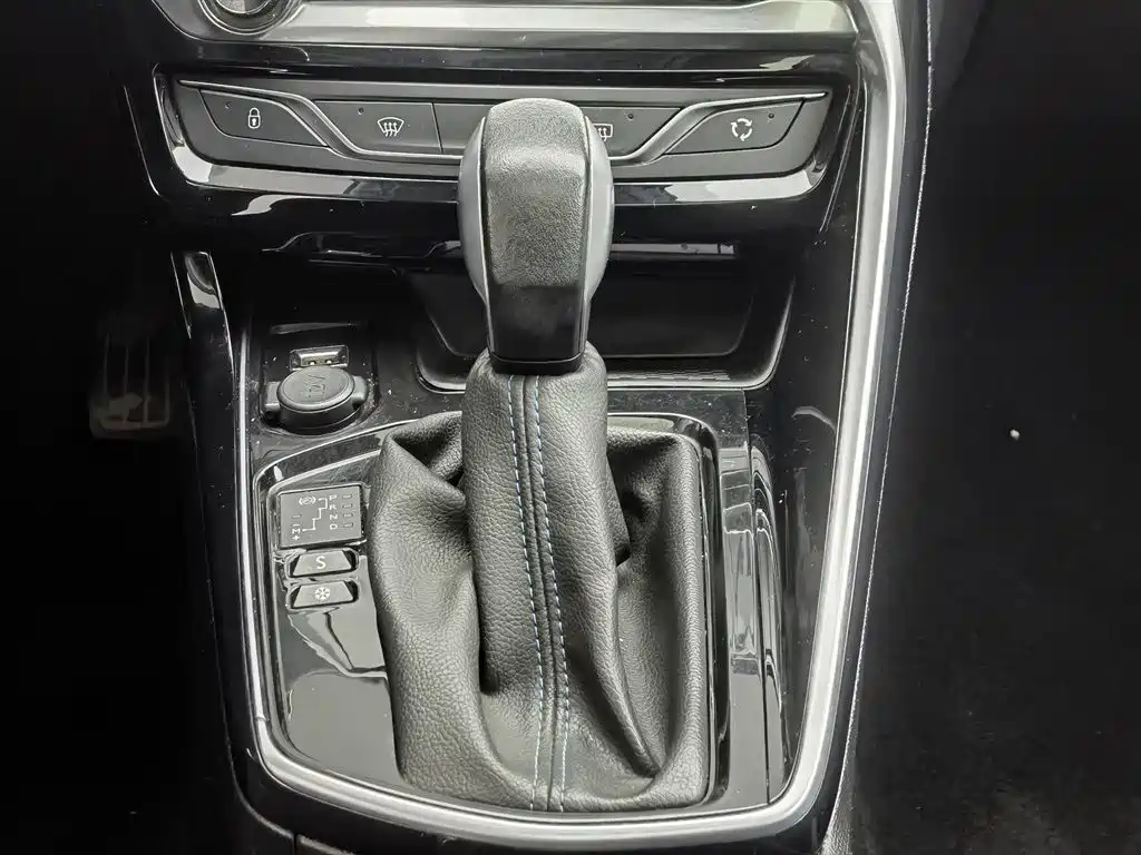 Peugeot 308 2018 1.6L Auto Luxury Edition фото 13