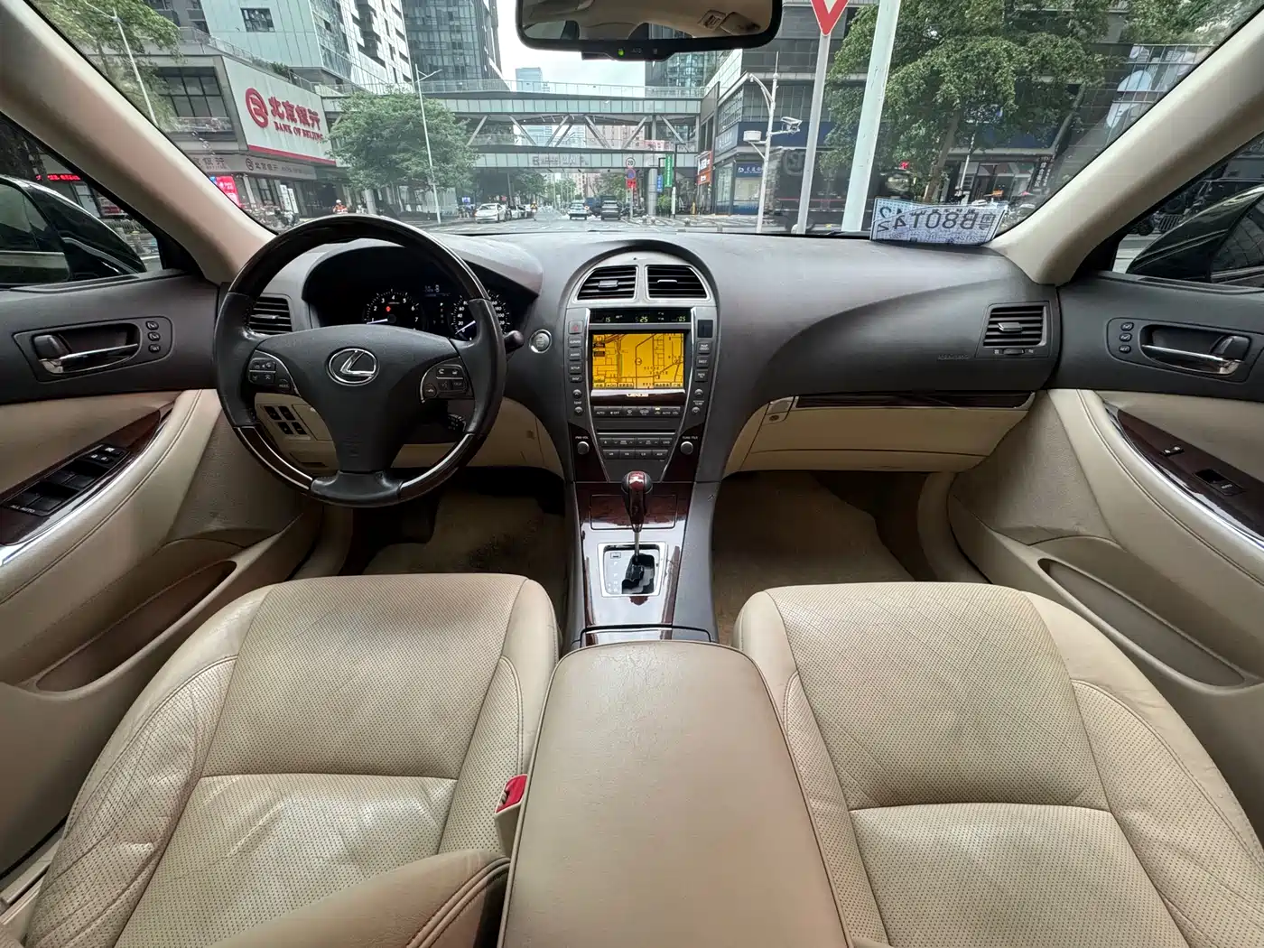 Фото 16 - Lexus ES