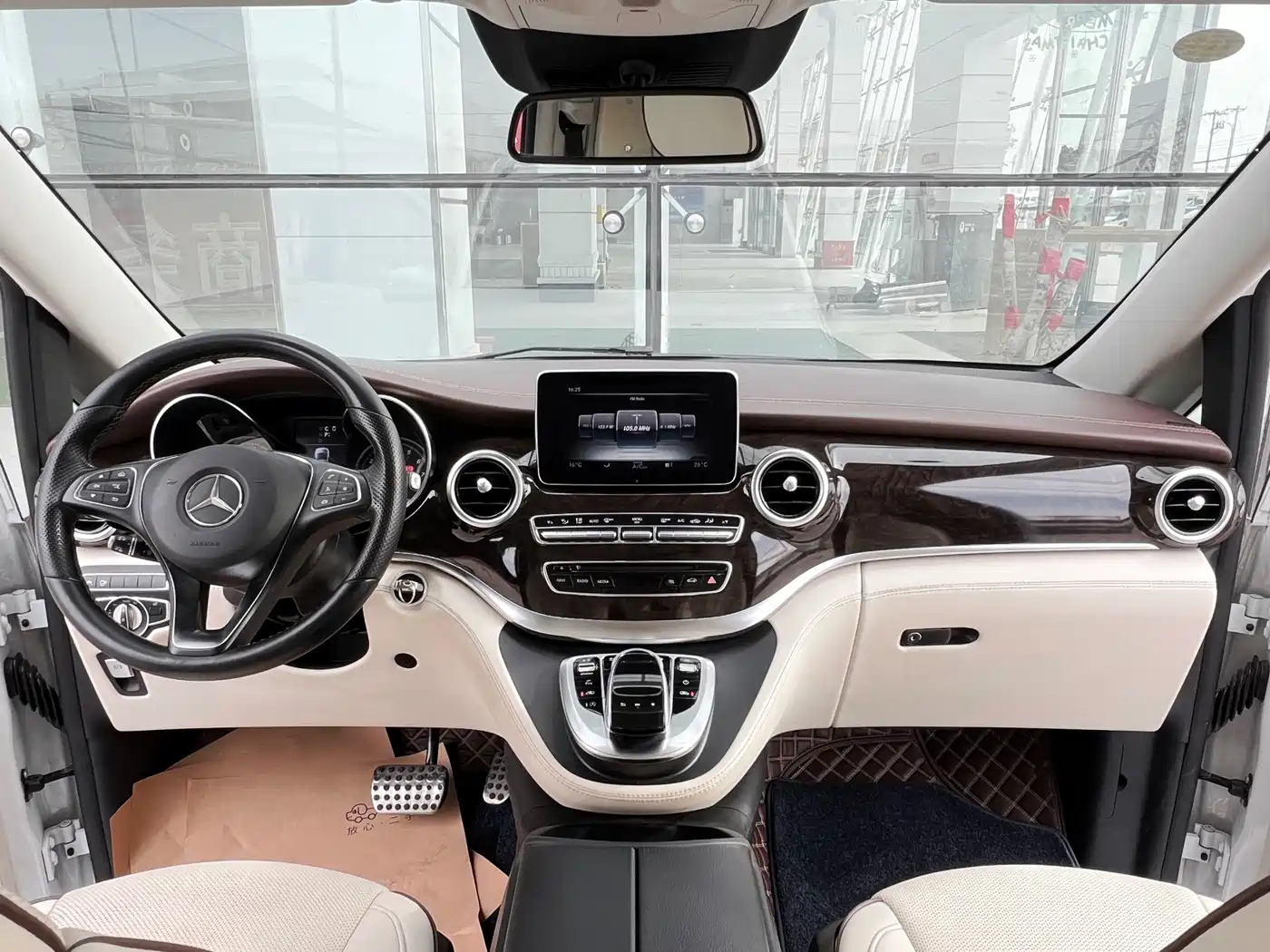 Mercedes-Benz V-Class 2018 V 260 L Premium Long Wheelbase Edition China VI фото 11