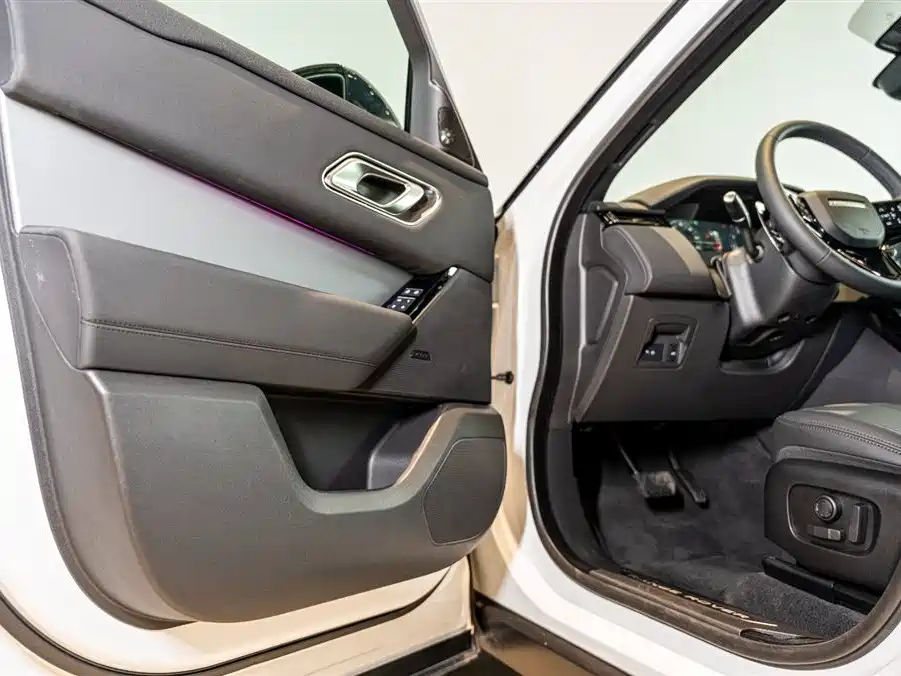 Land Rover Range Rover Velar 2025 S фото 7