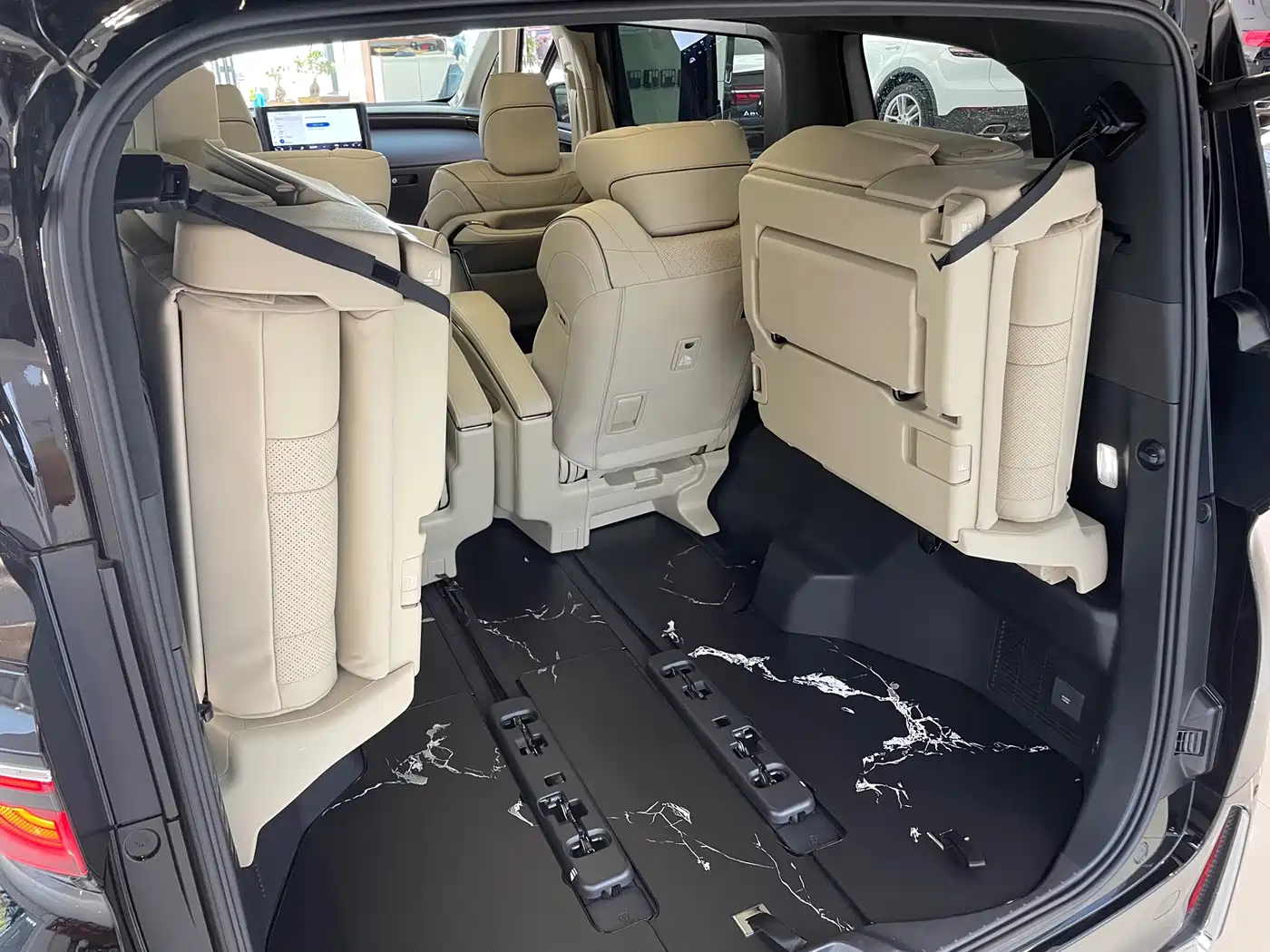 Toyota Vellfire 2024 Crown Hybrid 2.5L Executive Premium Edition фото 39