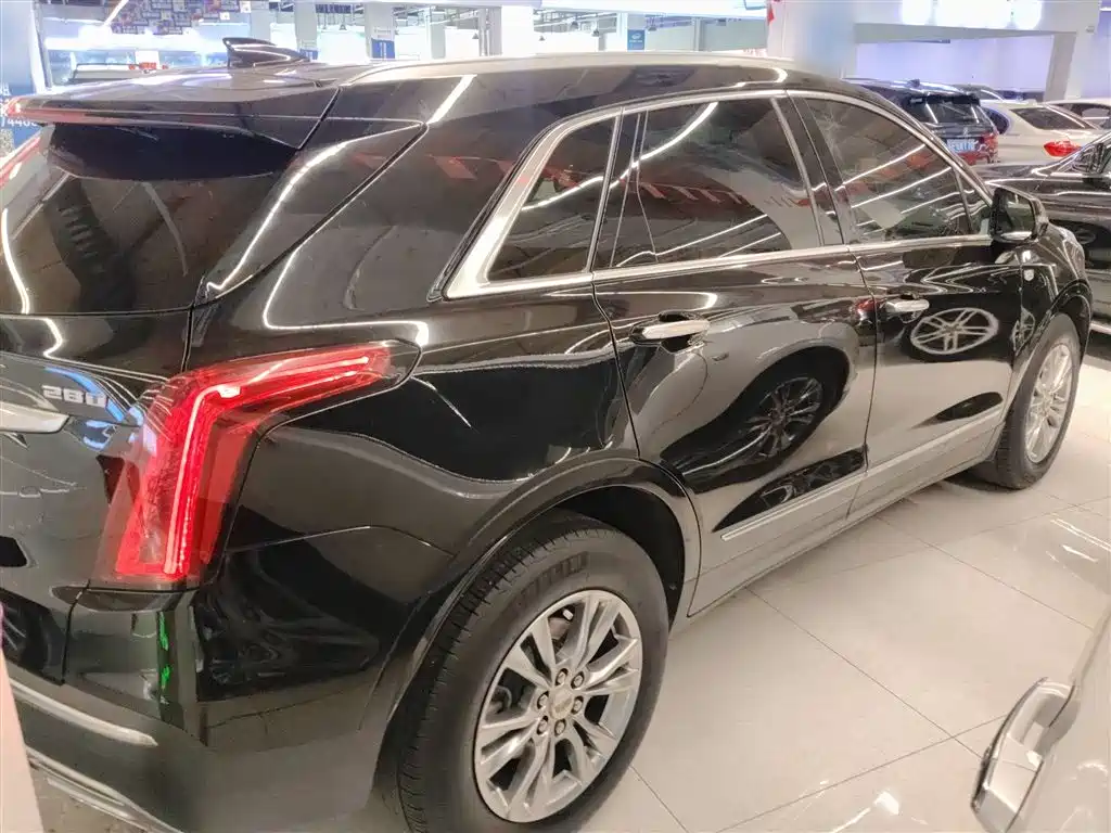 CADILLAC XT5
