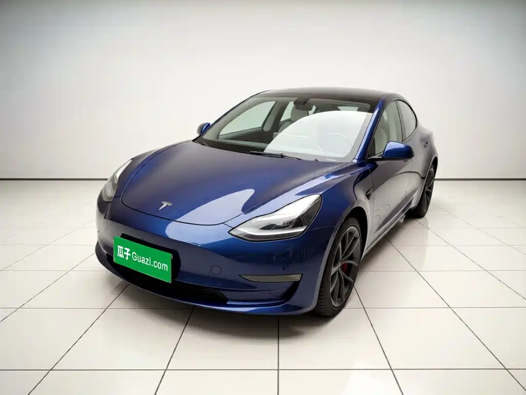 Фото 2 - Tesla Model 3