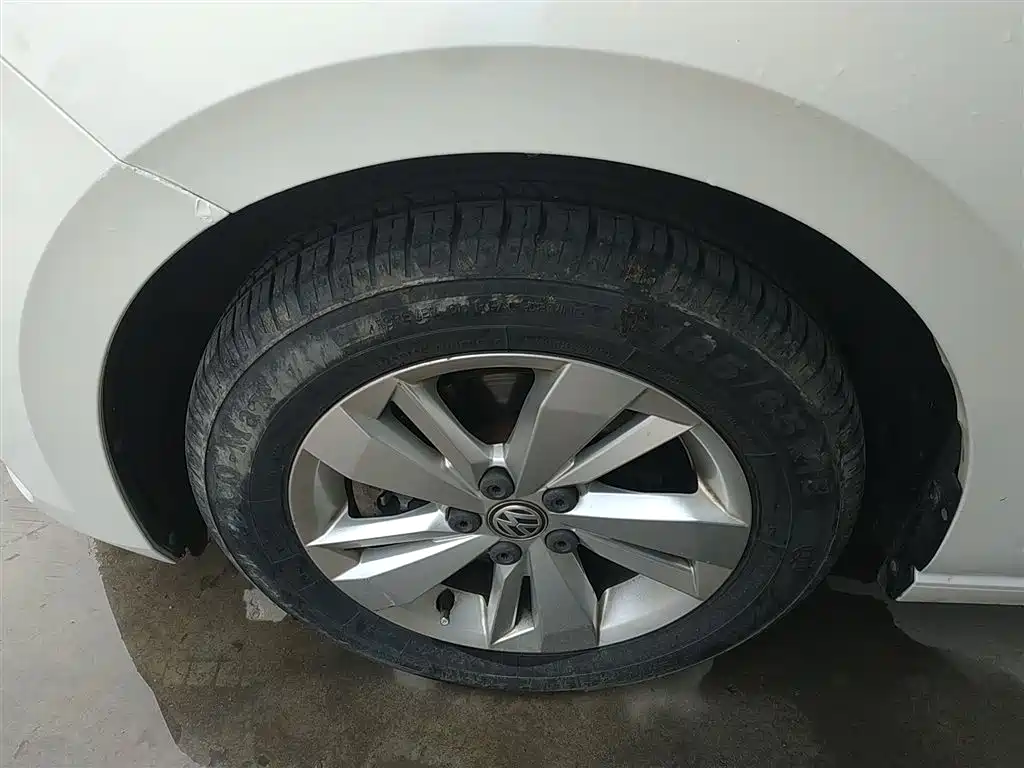 Volkswagen Polo 2019 Plus 1.5L Automatic Panorama Enjoyment Edition фото 23