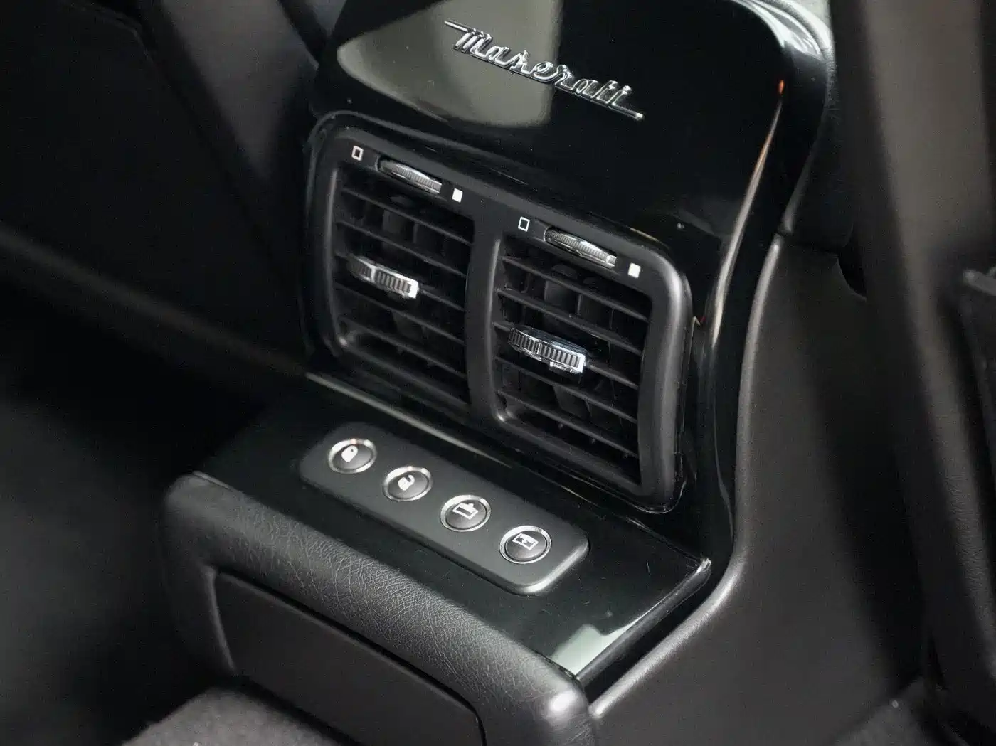 Maserati Quattroporte 2012 2010 4.7L Sport Edition