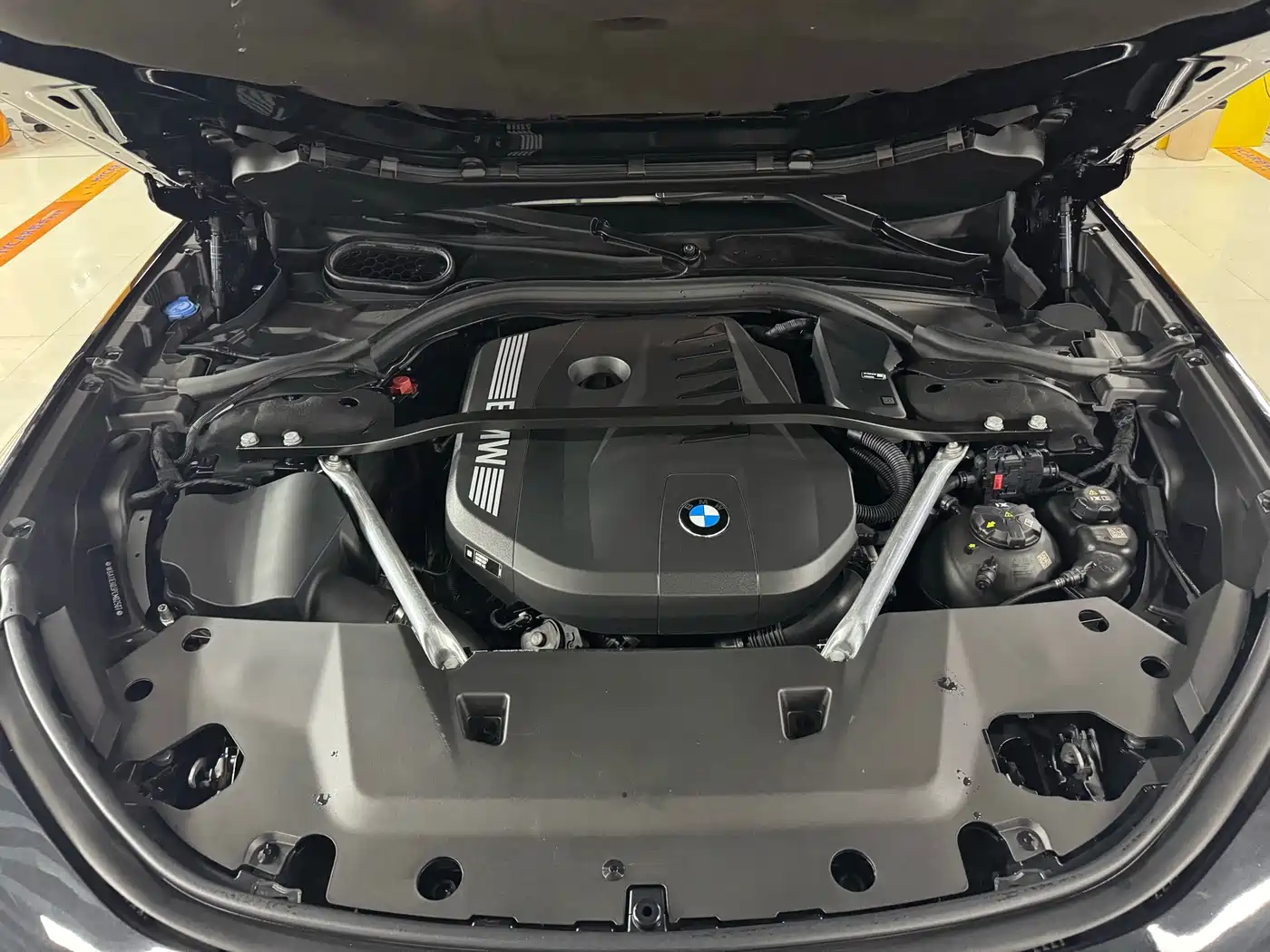 BMW 7 Series 2023 Model 735Li M Sport Package фото 23