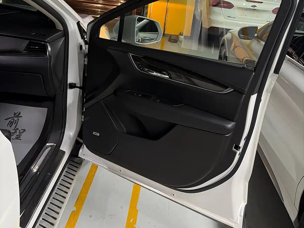 Cadillac XT5 2017 2016 25T Luxury Model