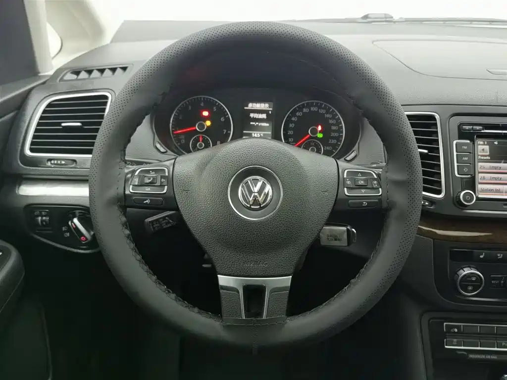 Volkswagen Sharan 2013 1.8TSI Comfort фото 11