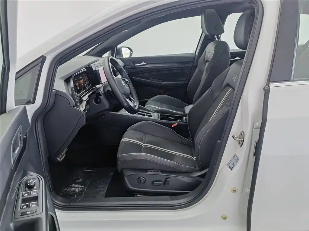 Volkswagen Golf 2021 280TSI DSG R-Line фото 10