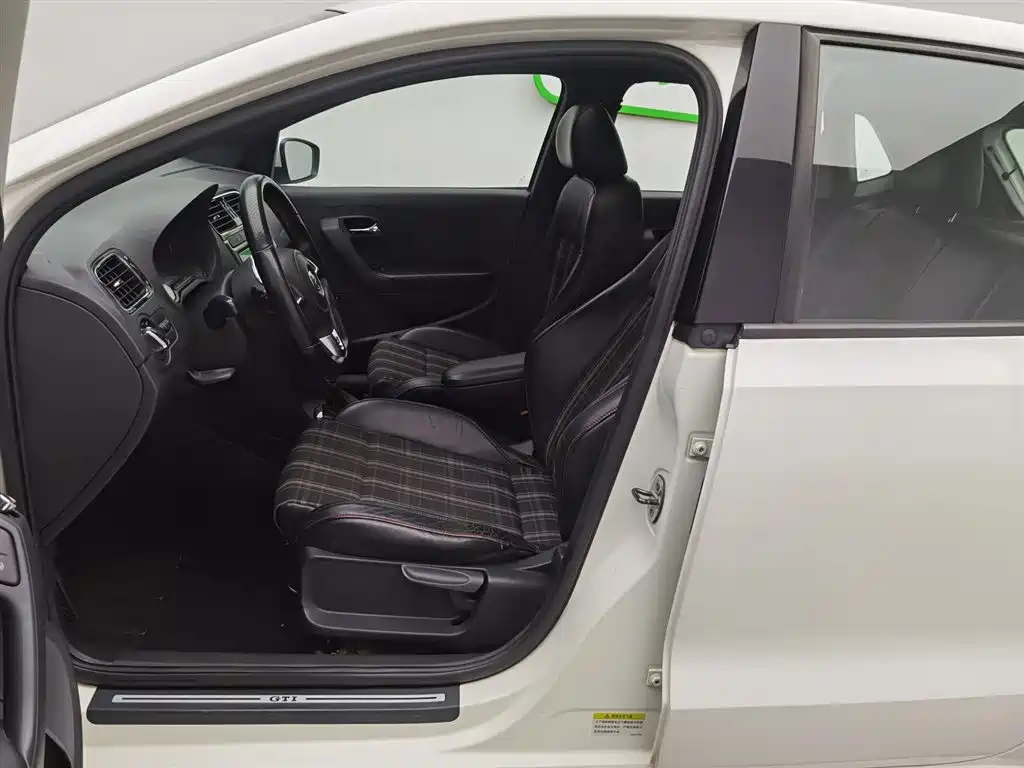 Volkswagen Polo 2012 1.4TSI GTI фото 10