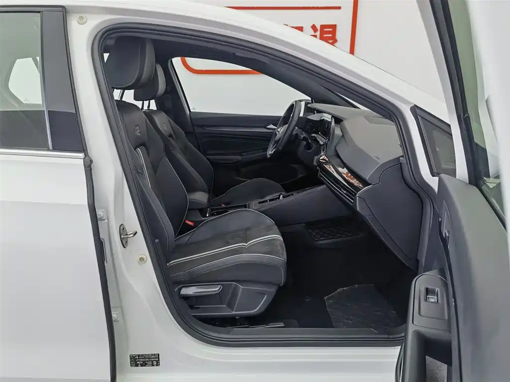 Volkswagen Golf 2021 280TSI DSG R-Line фото 23