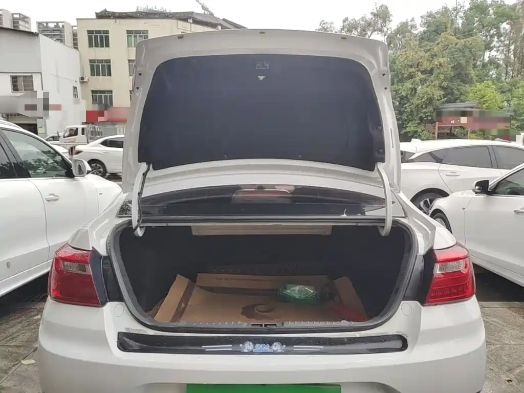Фото 19 - Geely Vision