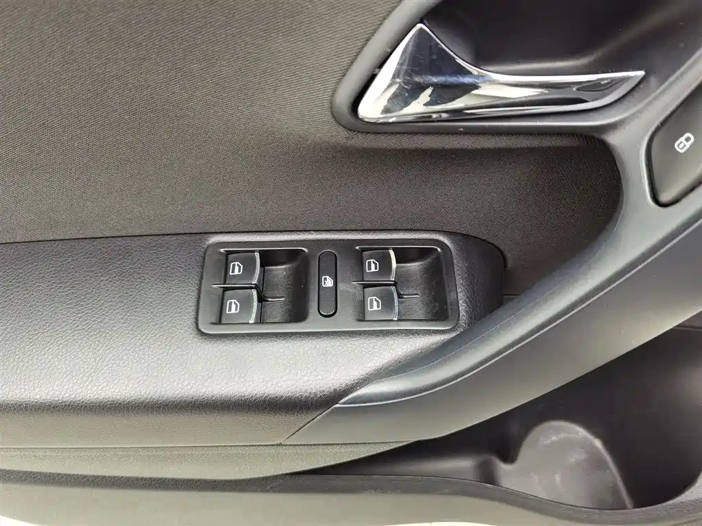 Volkswagen Polo 2012 1.4TSI GTI фото 9