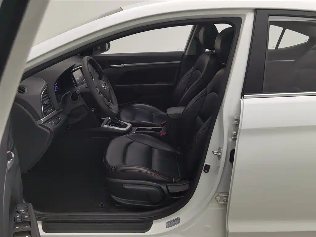 Hyundai Elantra 2016 Model 1.6L Automatic Smart Elite фото 10