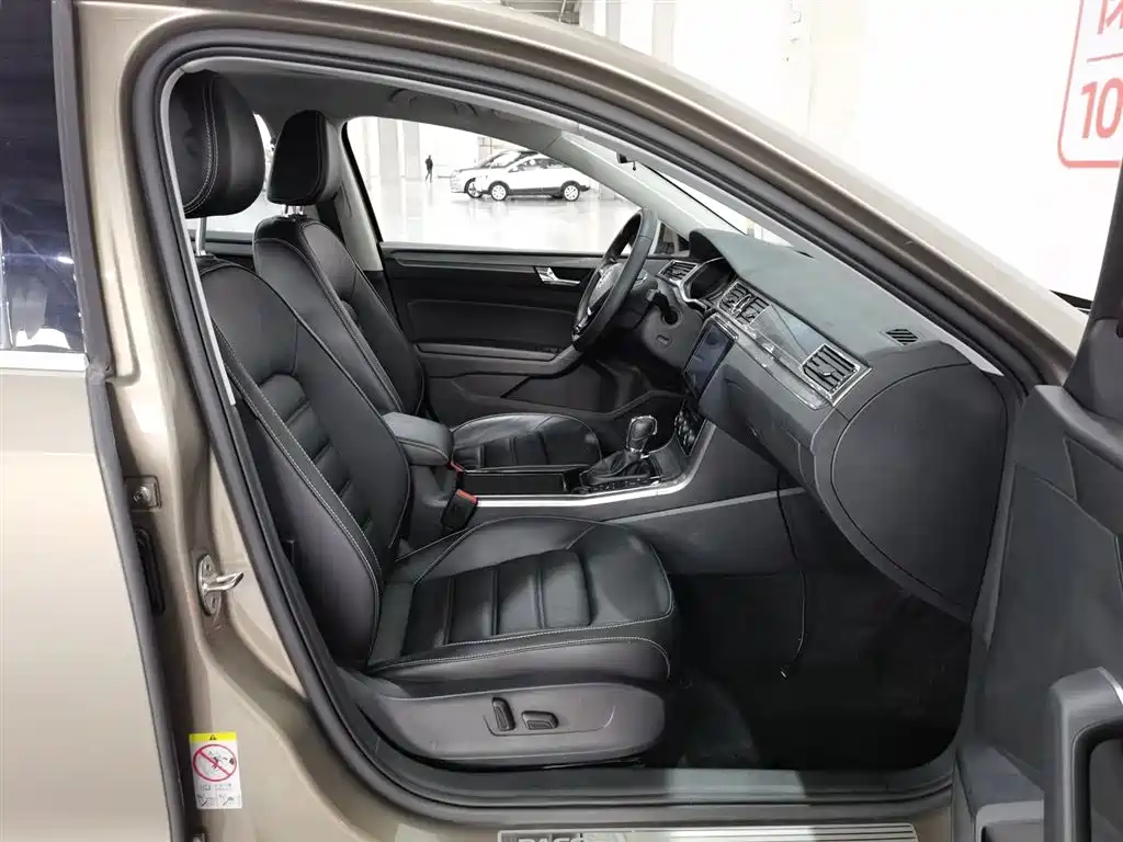 Volkswagen Passat 2017 330TSI DSG Prestige фото 23