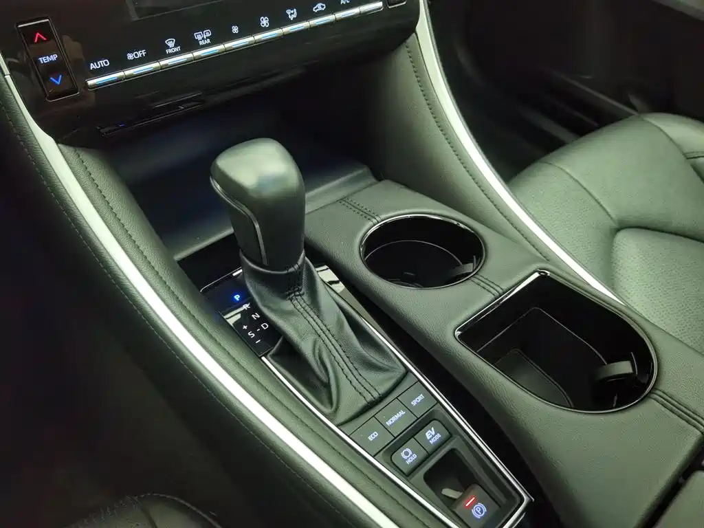 Toyota Avalon 2023 Hybrid 2.5L Luxury Edition фото 13