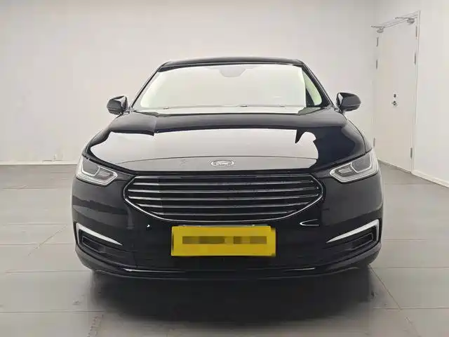 Фото 2 - Ford Taurus