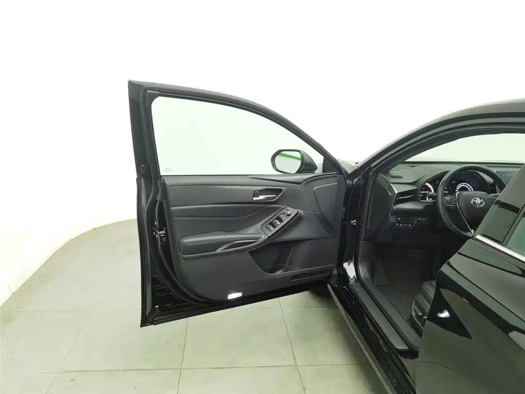 Toyota Avalon 2023 Hybrid 2.5L Luxury Edition фото 8