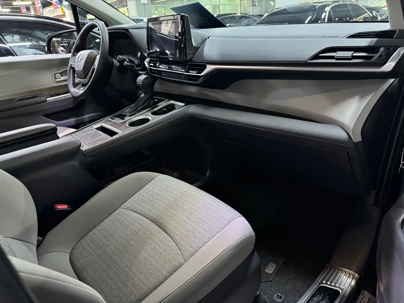 Toyota Sienna 2024 2.5L Hybrid Comfort Edition фото 18