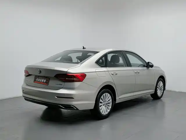 Volkswagen Lavida 2019 1.5L Automatic Comfort Edition China VI — фото 2