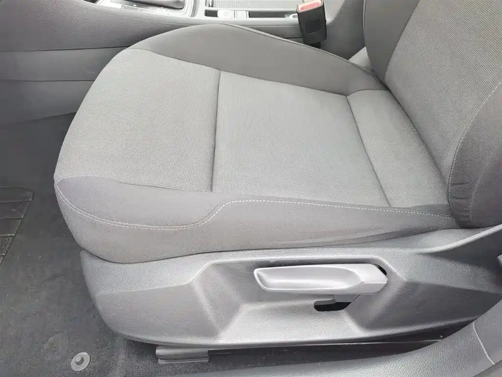 Volkswagen Golf 2020 200TSI DSG Comfort Progressive Edition фото 20