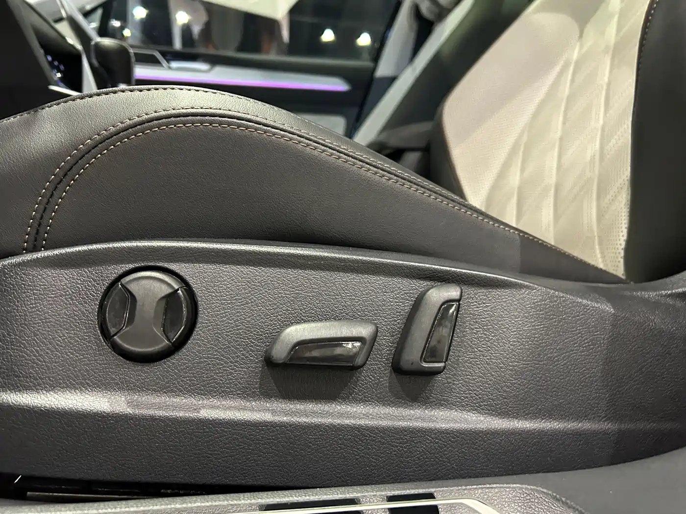 Volkswagen Magotan 2023 Model 2 Million Commemorative Edition 330TSI DSG Luxury фото 9
