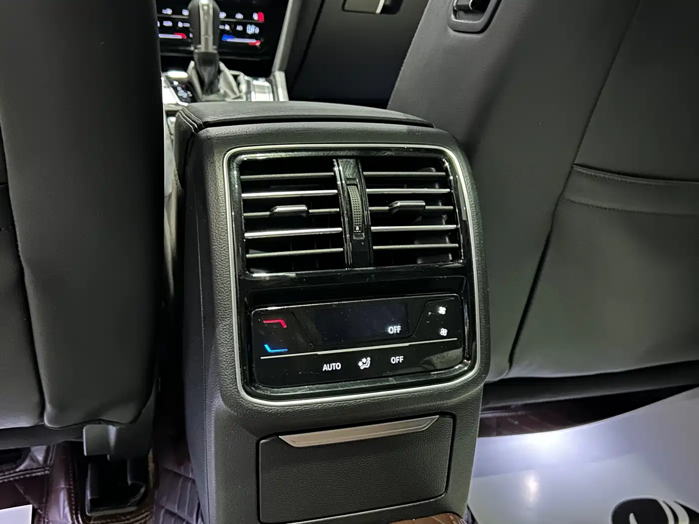 Volkswagen Magotan 2023 Model 2 Million Commemorative Edition 330TSI DSG Luxury фото 21