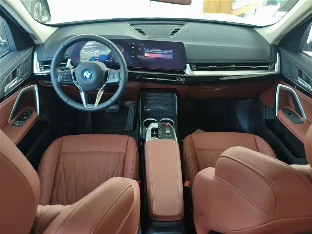 BMW iX1 2023 eDrive25L X Design Package фото 6