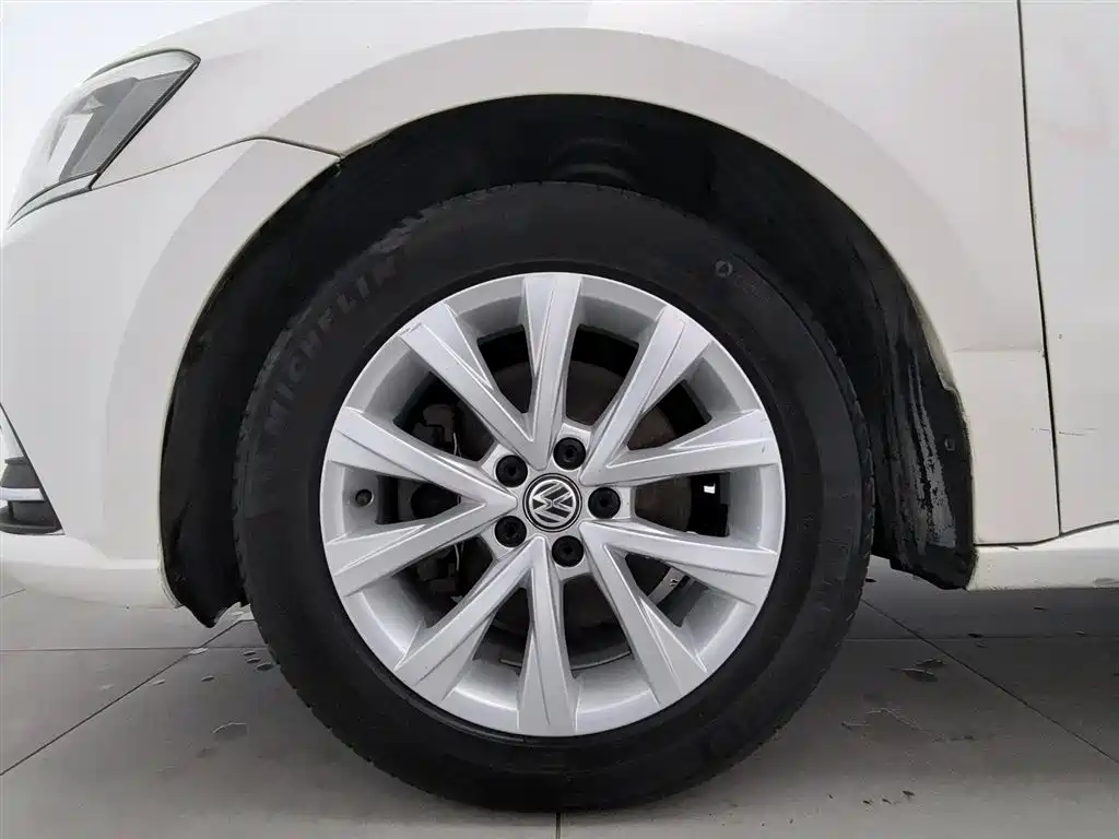 Volkswagen Lavida 2015 230TSI DSG Comfort Edition фото 17