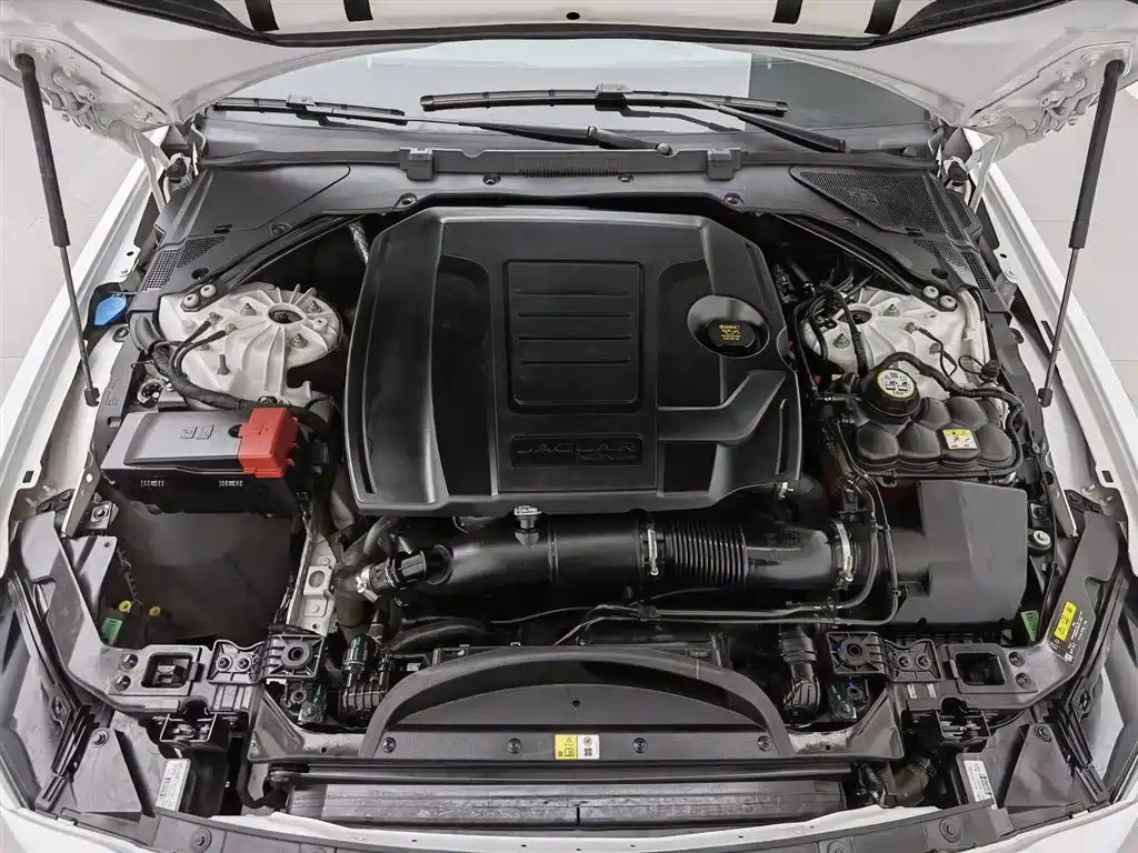Jaguar XEL 2023 2.0T 250PS R-DYNAMIC S Progressive Sport фото 6