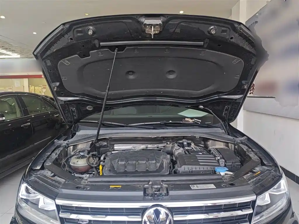 Volkswagen Tiguan L 2021 330TSI Automatic 2WD R-Line Premium фото 16