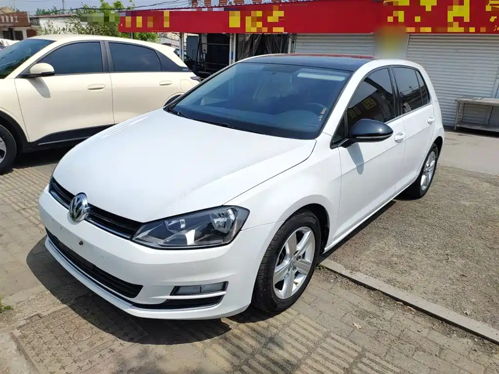Volkswagen Golf 2017 1.6L Auto Comfort Millionth Edition фото 2