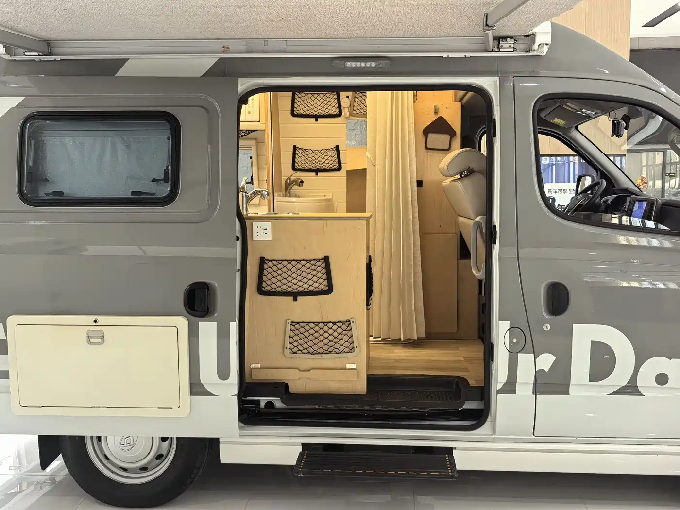 SAIC Maxus Xintu V80 2024 2024 Aoyun 6AMT Short Wheelbase Medium Roof 147Ps 7/8/9-seater