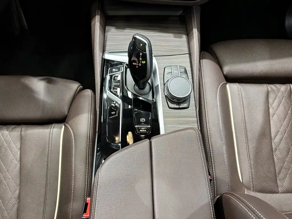 Фото 20 - BMW 5 Series