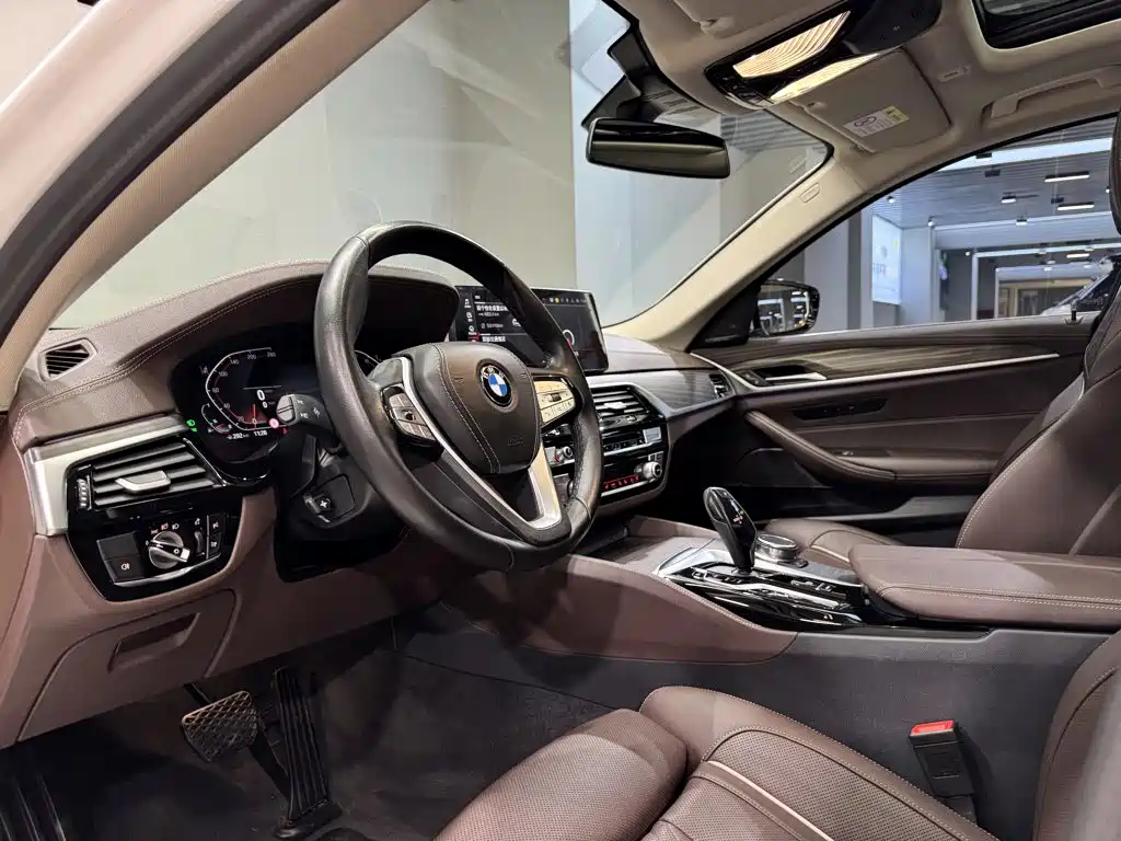 Фото 29 - BMW 5 Series