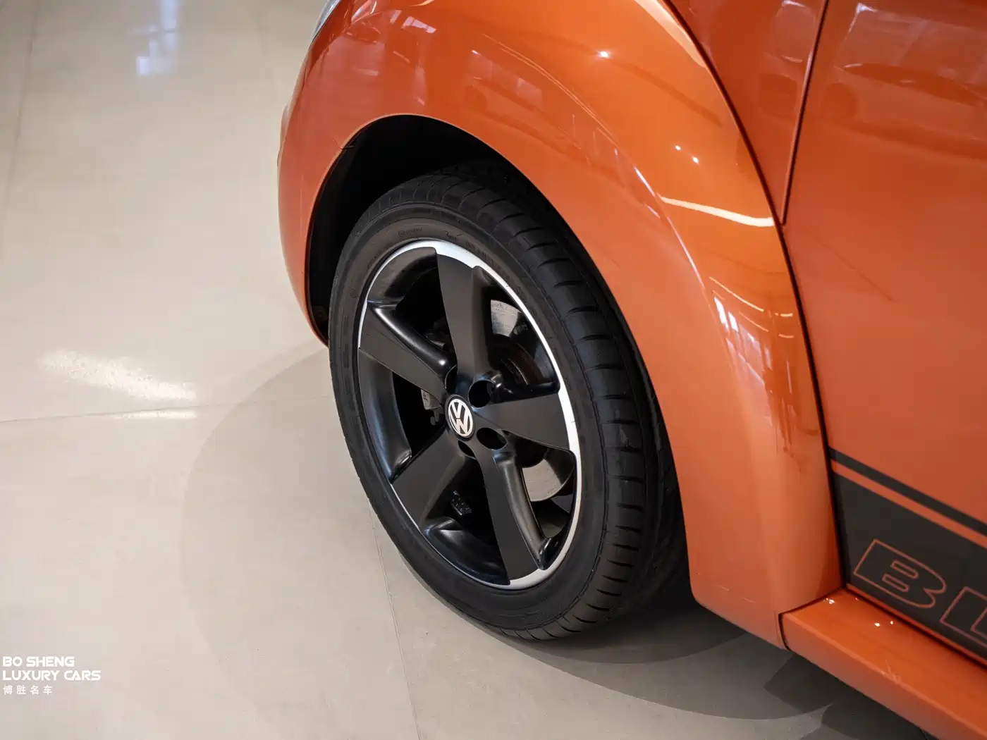Volkswagen Beetle 2010 Model 2.0 BlackOrange Convertible Luxury Edition фото 5