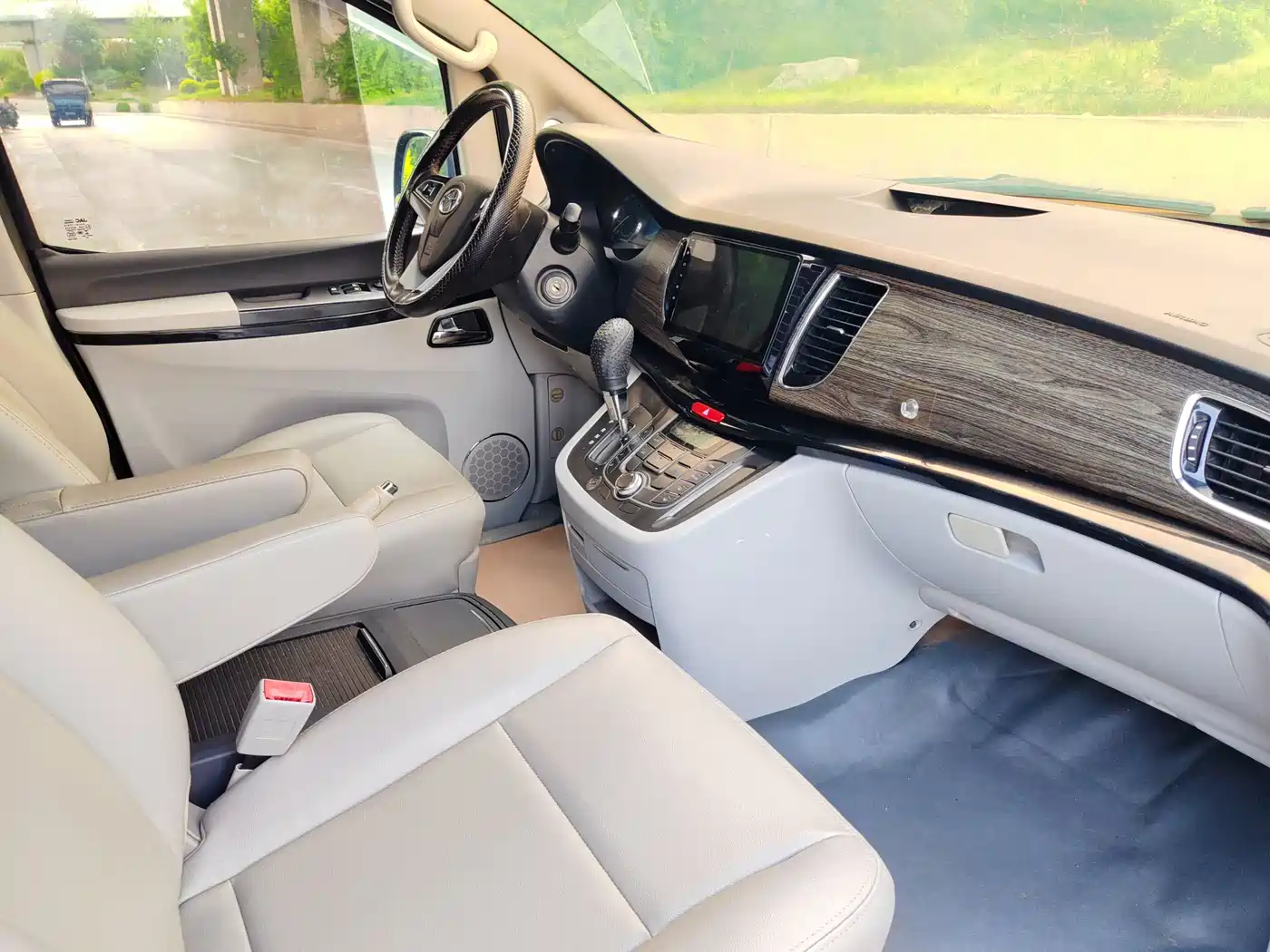 JAC Motors Refine M5 2014 2013 2.0T Petrol Automatic Business Edition